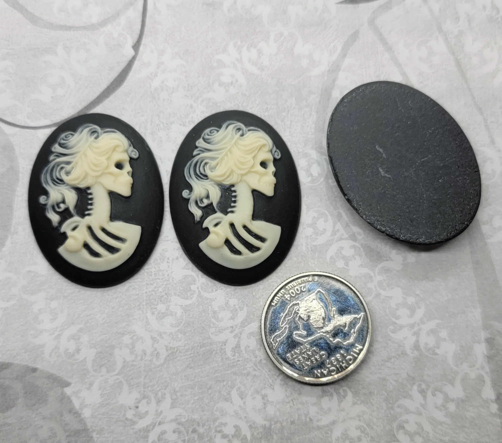 40x30mm Skeleton Lady Cameos (3) - L1383