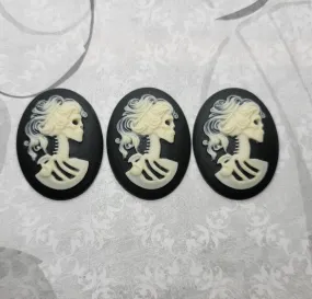 40x30mm Skeleton Lady Cameos (3) - L1383