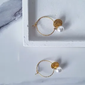 Classic earrings with pearls