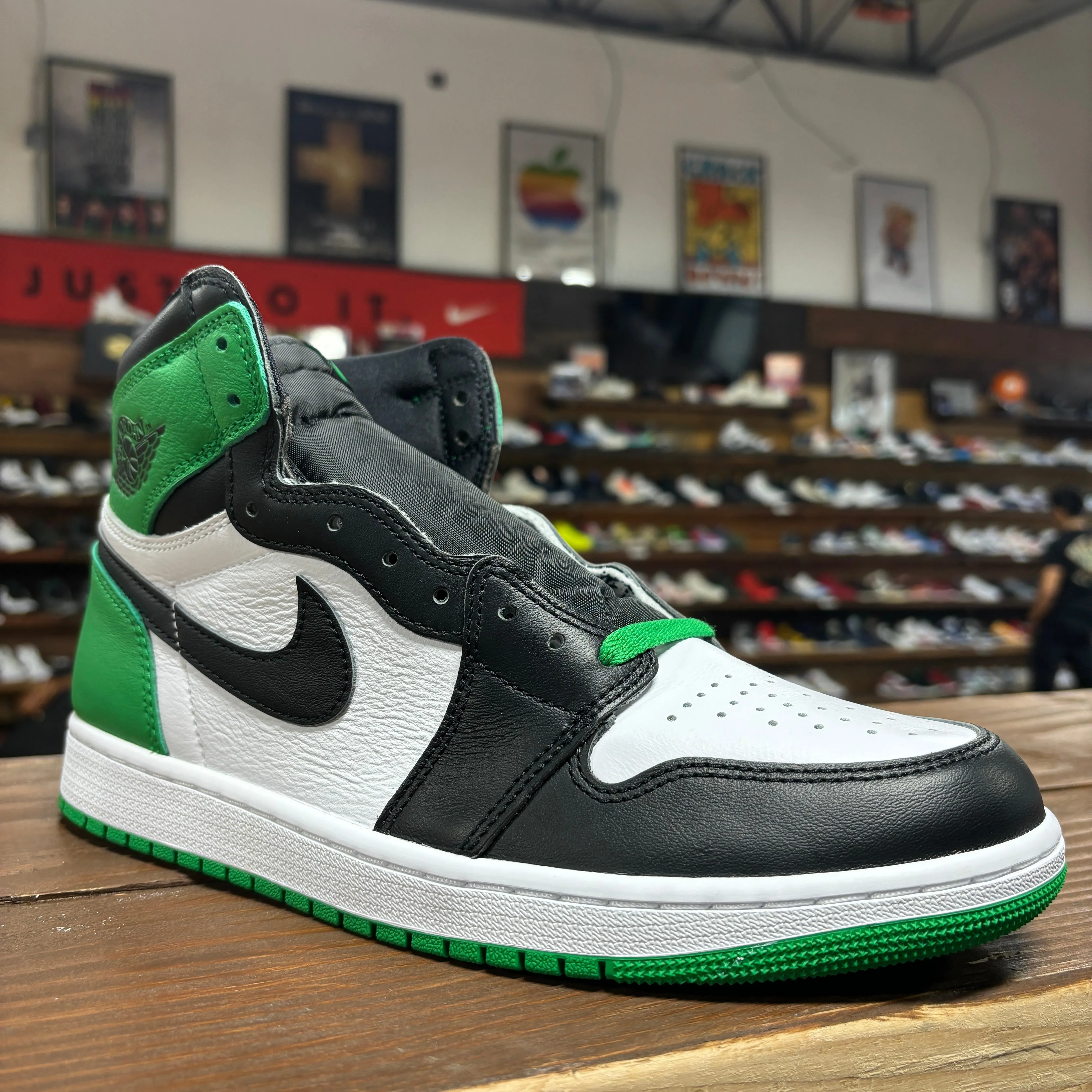 Jordan 1 'Lucky Green' Size 10 (DS)