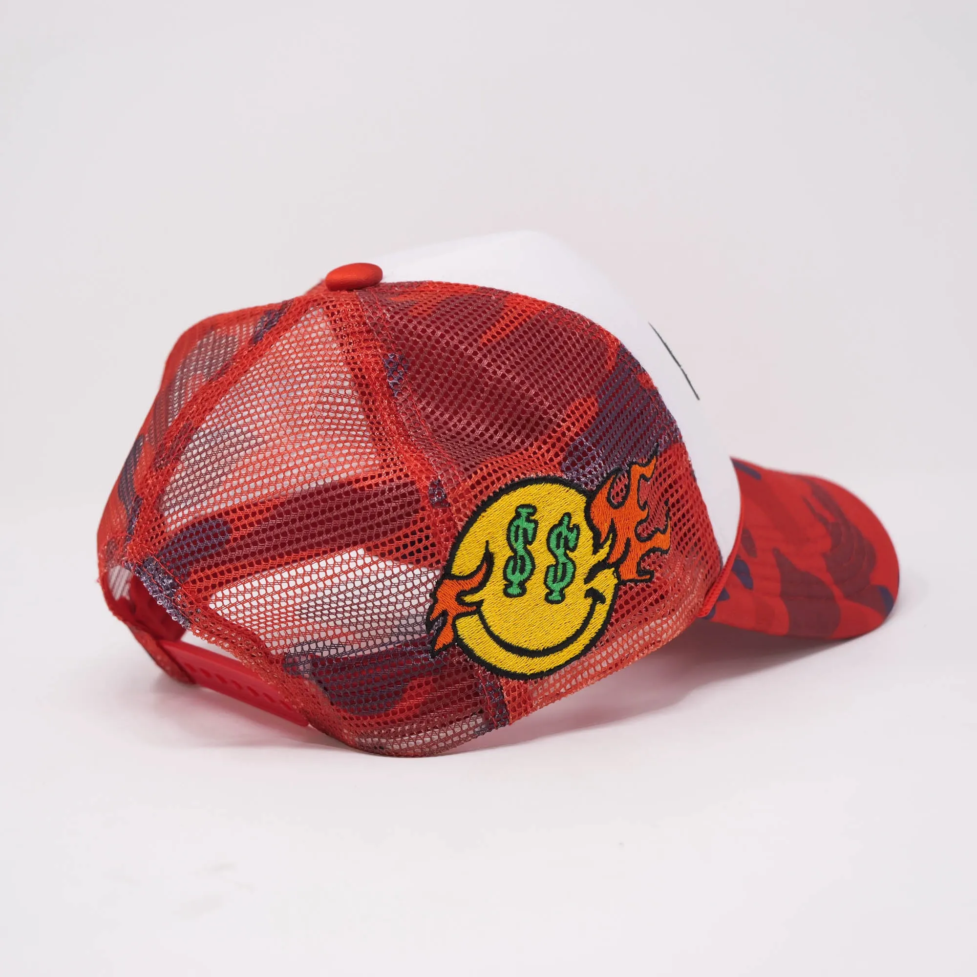 LUCKY ROLL TRUCKER HAT CAMO RED